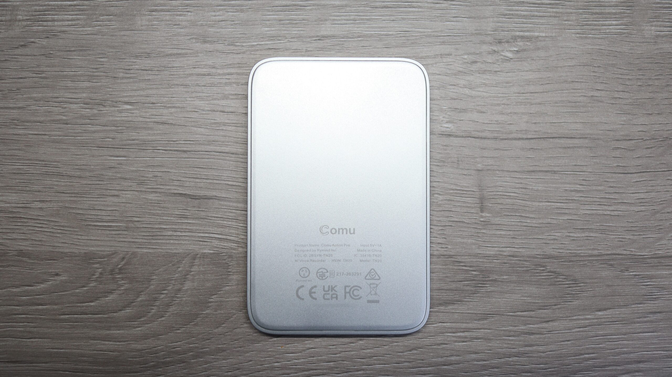 Comu Action Pro シルバーの背面
